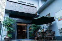 Home Inn · Yunshang Siji Shangpin Hotel (Kunming Daguan Park Yunda Hospital Branch) Сишань: отели