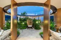Huiting Yunju Hotel (Xishuangbanna Jinghong Gaozhuang West Shuangjing Xingguang Night Market Branch) - 4-Star