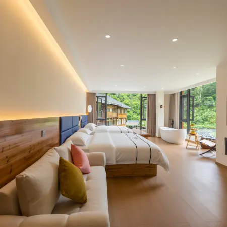Liangqi Mountain Retreat (Zhaoxing Dong Village)