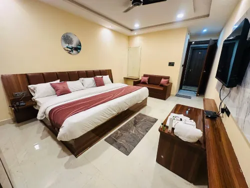 Raj Kamal Hotel & Garden - 2-Star