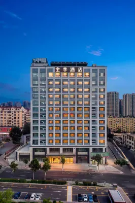 JI Hotel Qingdao North Station Central Hospital Metro - parking