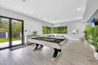 Tropical Villa with Heated Pool and Game Yard - New