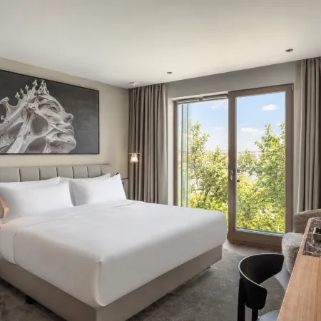 Leon Hotel & Lounge