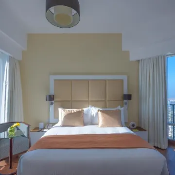 La Suite Dubai Hotel & Apartments Отели рядом с достопримечательностью «Район Дубай-Нолидж-Виллидж»