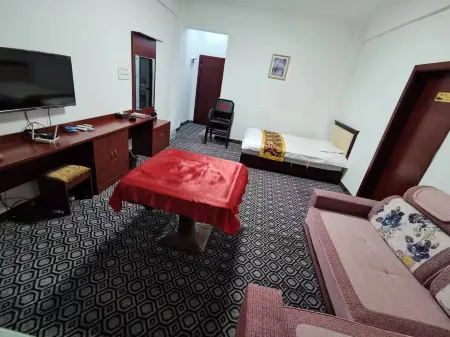 Yiwu Town Haokelai Hotel Отели в г. Менла