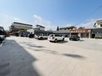 Shuangjiang Chaxiang Hotel - parking