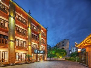 Impression Courtyard Hotel in Furong Town