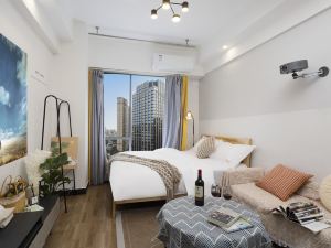 Ye Xiaoliu City Homestay (Changsha Desiqin City Plaza)