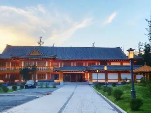 Changbai Mountain Guanyue Folk-Custom Hotel