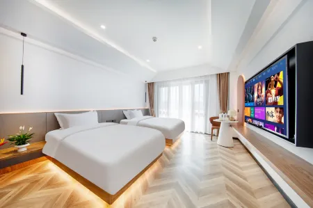 Yueyun Shanghe Hotel (Bohai Tea King Night Market) Отели в г. Менхай