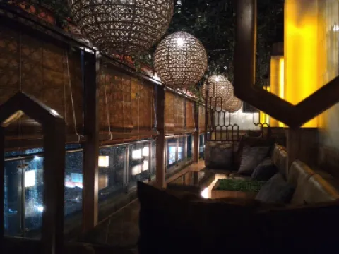 B Fashion Hotel Hotels near Eco Skywalk @ Central Park Mall - NEO SOHO