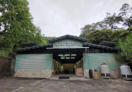 Crown Hotel Отели рядом с достопримечательностью «Jiaoxi Kilin Hot Spring»