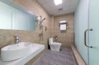Yihang Holiday Hotel - 2-Star