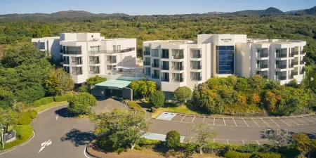Mercure Ambassador Jeju Отели рядом с достопримечательностью «Pororo & Tayo Theme Park Jeju»
