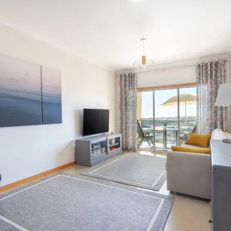 BnB Homes Ocean View Apartment with relax Terrace, 2 Swimming pools & Tennis court