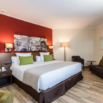 Leonardo Hotel Barcelona Gran Via Các khách sạn gần Ga Rocafort