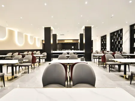 Starway Hotel (Da Hinggan Ling Jiagedaqi Branch) Отели рядом с достопримечательностью «Jagdaqi Railway Park»