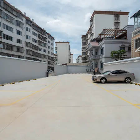 Jinhuang Future Hotel (Honghezhou Government Branch)