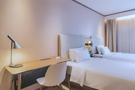 HanTing Hotel (Shanghai Hongqiao Tianshan Road) Отели рядом с достопримечательностью «Пунг-Бич Наньфэн Сити»