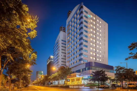 Vienna Hotel (Wuhan Sports Center) Hotellit kohteessa Caidian District