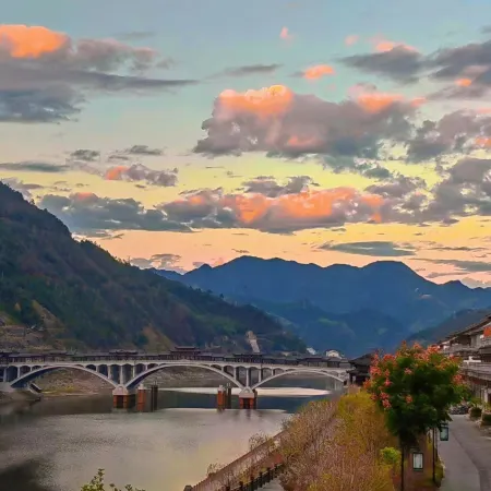 Jingning Yunye Landscapes Leisure Stay (Fenghuang Ancient Town Dream City Branch)