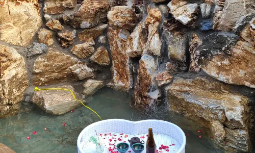 Zhenshun Yunfang Tangquan Art Hotel
