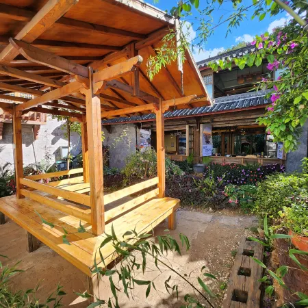 Ruochen Xuyu (Morning's Preface) Lion Hill Naxi Courtyard