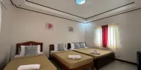 Dinah's Tourist Inn - Viervoudige Kamer