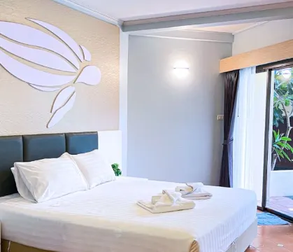 ห้องสุพีเรียร์พร้อมทางเข้าสระว่ายน้ำ