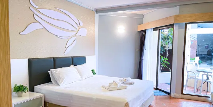 ห้องสุพีเรียร์พร้อมทางเข้าสระว่ายน้ำ