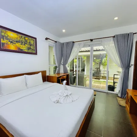 Sea Breeze Resort Отели рядом с достопримечательностью «Пляж Очутель»