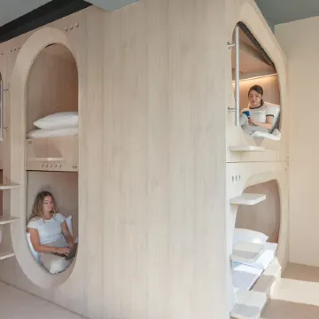 KINN Capsule: HER Space (Female Only) Отели рядом с достопримечательностью «Игровое поле «Паданг»»
