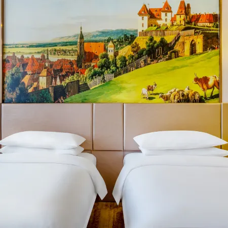 Vienna Hotel(Hezhou Lingfeng Plaza Diversified Global City Store)