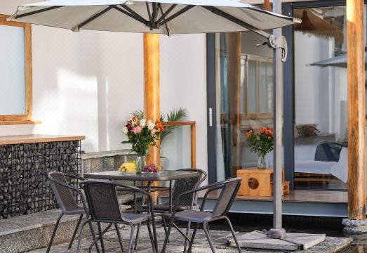 다리 산욕일사 정품 민박 객실 또는 정원 전경