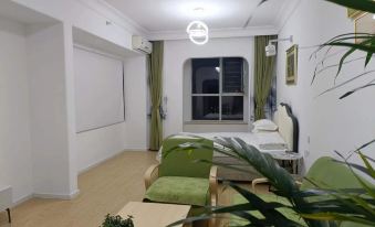 Huansu Seaview Apartment (Yingkou Leyuquan Carrefour Shop)