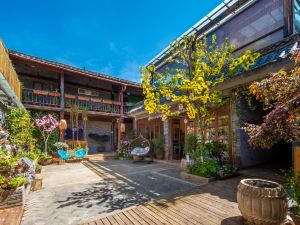 Yulong Qiantang Inn (Lijiang Shuhe Ancient Town)