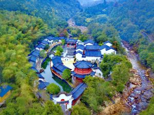 Guposhan Sanjie Story forest hot spring homestay