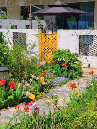 Huangshan Jingyu Shuhuajian Homestay Отели рядом с достопримечательностью «Dawn Pavilion»