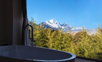 Gengxuan Caoyu Yulong Snow Mountain View Resort Homestay