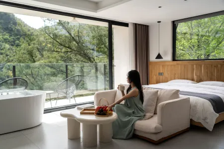 Anji Thirty-Three Villa · Hillside Wild Luxury Private Hot Spring Resort Отели рядом с достопримечательностью «Longwang Mountain Top»