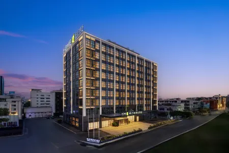 Home2 Suites by Hilton Dongguan Shipai Отели рядом с достопримечательностью «Tangwei Ming and Qing Dynasties Ancient Village»