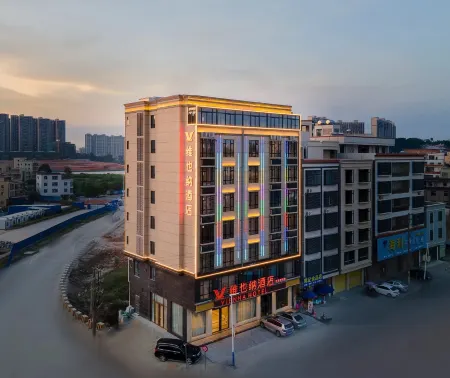 Vienna Hotel (Huazhou Lvjing International) Отели в г. Хуачжоу