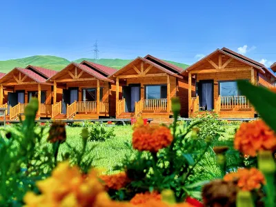 Nileke Cloud Mountain Villa Homestay Hotels near Siqin's Camping Base