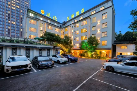 Fengyin Tianjiao Hotel (Chengdu Qianfeng Road subway station）