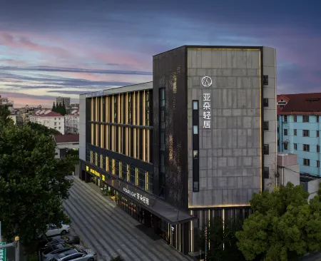 Shanghai Baoshan Changjiang Road Atour Light Residence Hotel Отели рядом с достопримечательностью «Gaoqiao Martyrs Cemetery»