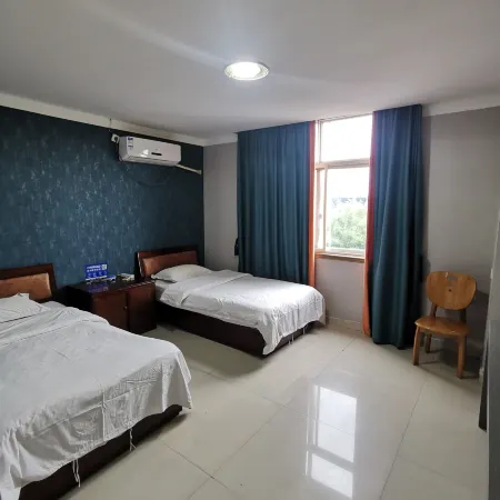Huaxian Guangyuan Hotel