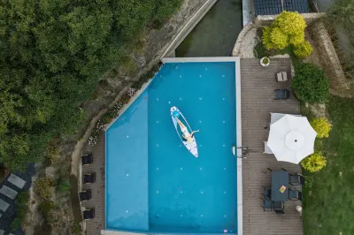 Listening to Yunshan Inn · Su Xi Swimming Pool Modern Ins Style Family Vacation Beautiful Stay Hotel in zona Longwang Mountain Top