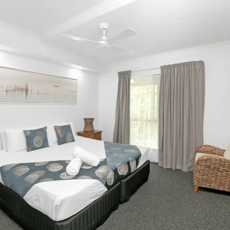 The Lakes Resort Cairns Отели рядом с достопримечательностью «Кладбище Мак-Леод стрит Пайонир»