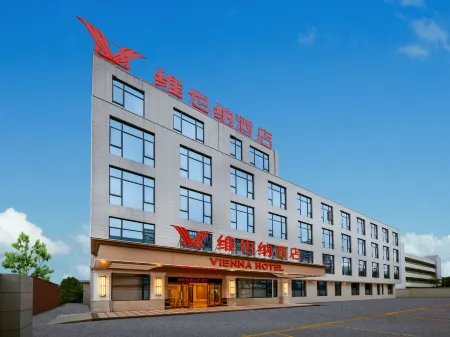 Vienna Hotel (Zhongshan Hot Spring Resort) Отели рядом с достопримечательностью «Happy Valley»