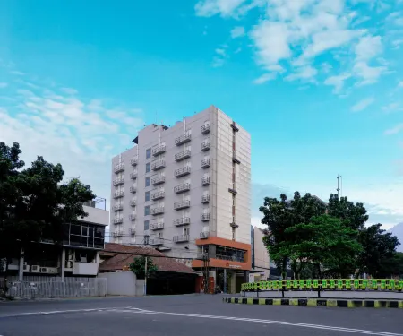 Swiss-Belexpress Cideng Отели рядом с достопримечательностью «Lion Air Tower»